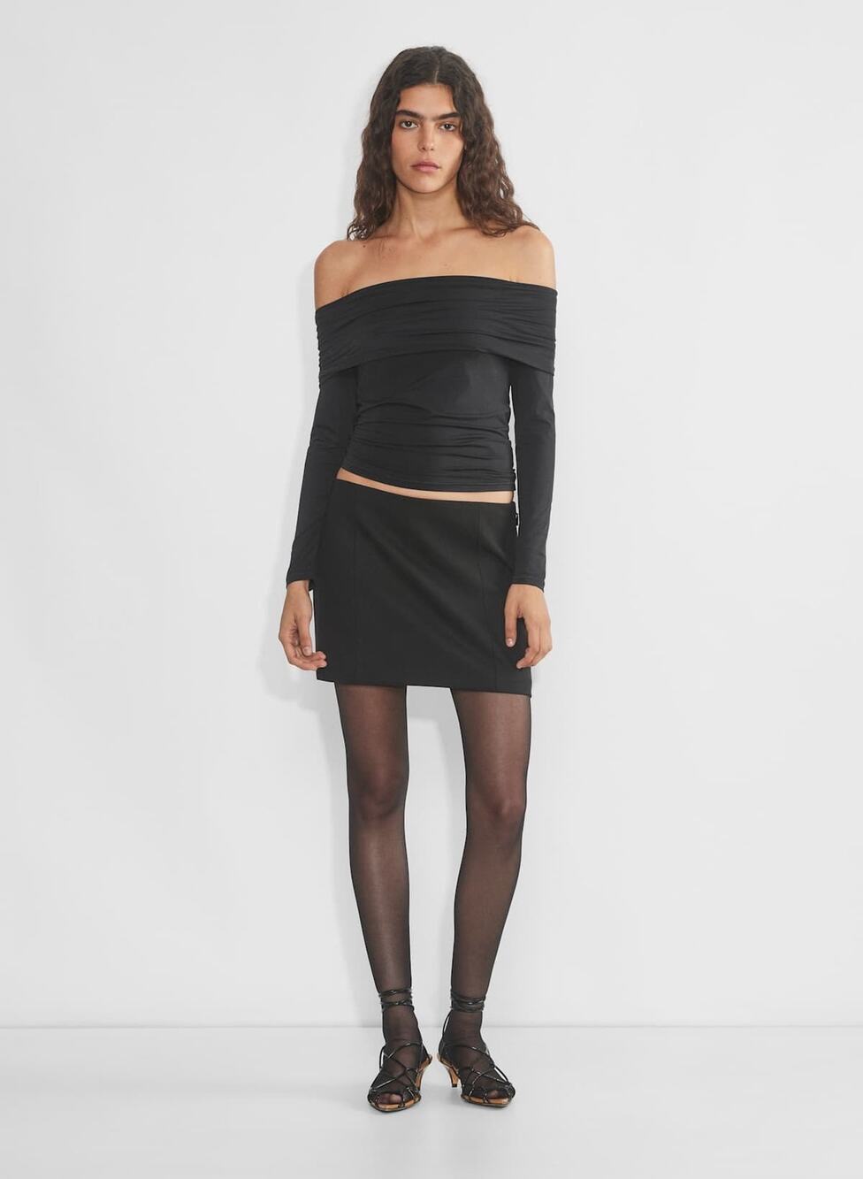Aritzia Wilfred Slim Fit Longsleeve Off-The-Shoulder Top Black Size Small